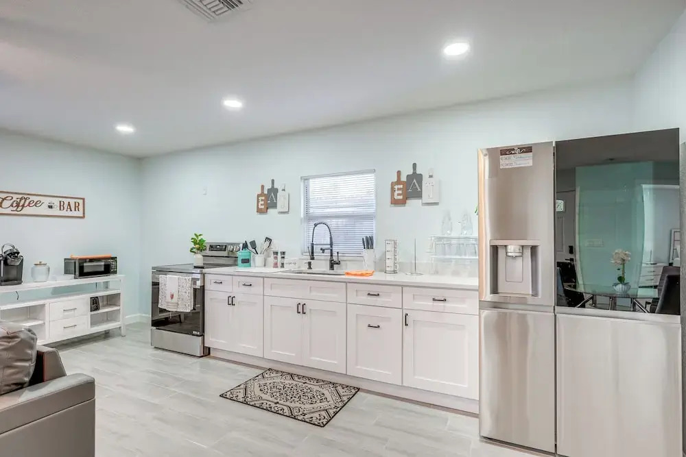 Vibrant Tampa Home: Perfect for Long Stays!