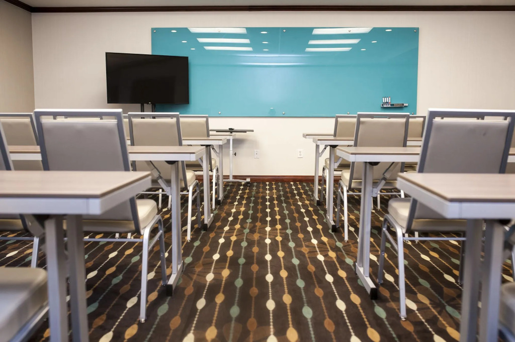 Holiday Inn Express & Suites Cincinnati Riverfront by IHG