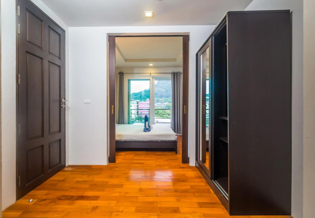 HLC501 - Patong apartment  for 4, market and beach
