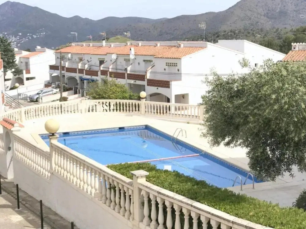 Townhouse in Rosas Near Aqua Brava Water Park