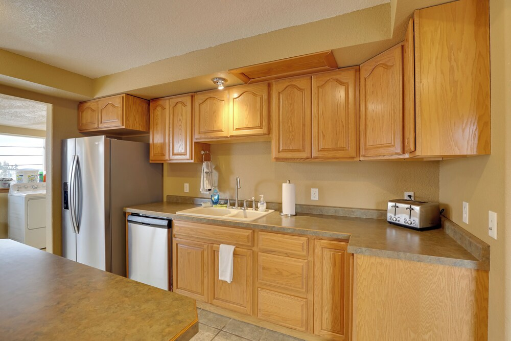 Near Ski Slopes & ATV Trails: Large Lead Getaway