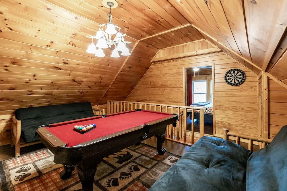SmokyStays Swiss Cottage Chalet