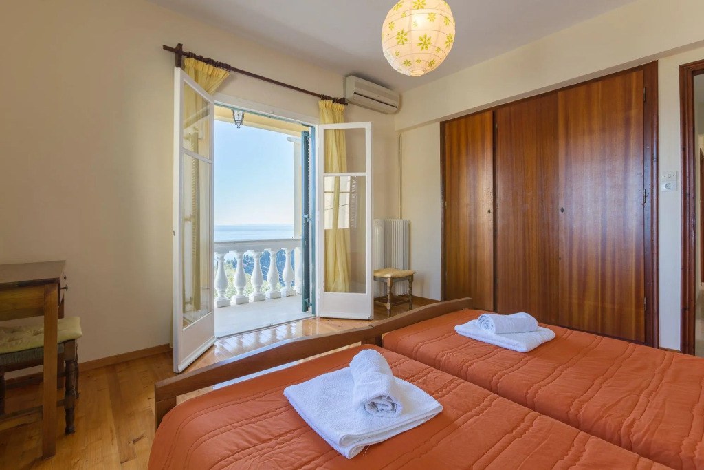 Bakers House Upper Walk to Beach A C Wifi Car Not Required - 193