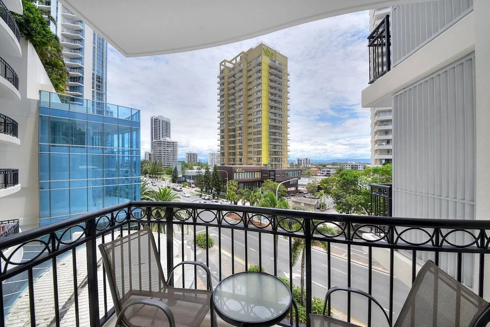 Chevron Renaissance - QStay