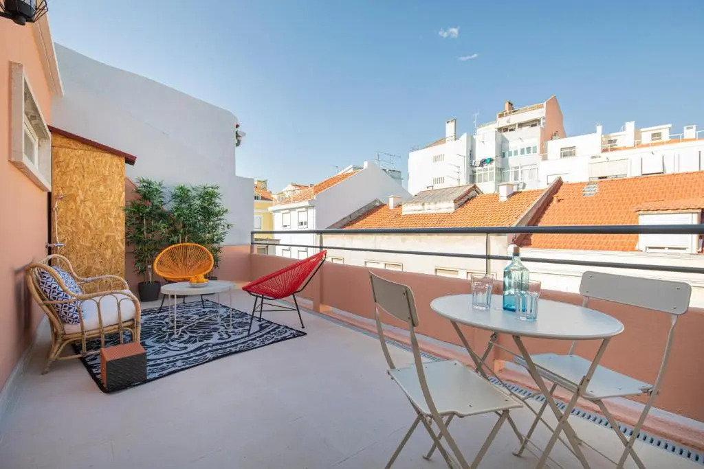 LovelyStay - Sunny 1BDR Apartment W/Terrace