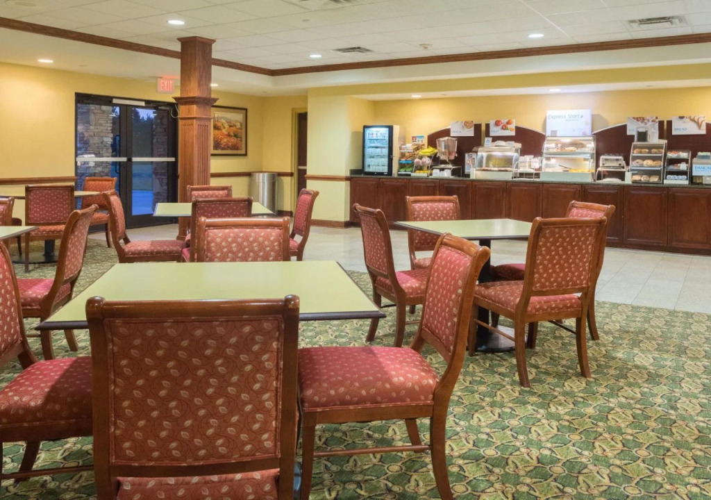 Holiday Inn Express & Suites Lexington North West-The Vineyard by IHG