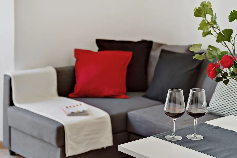 Del Parque Flats - Alvarez