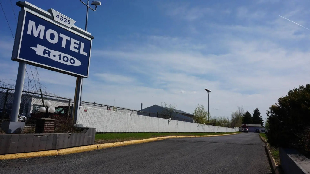 Motel R-100