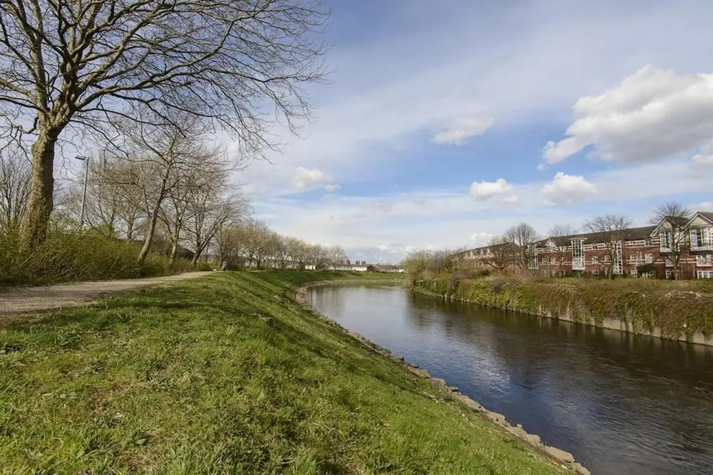 Lovely 2-bed Apartment in Salford