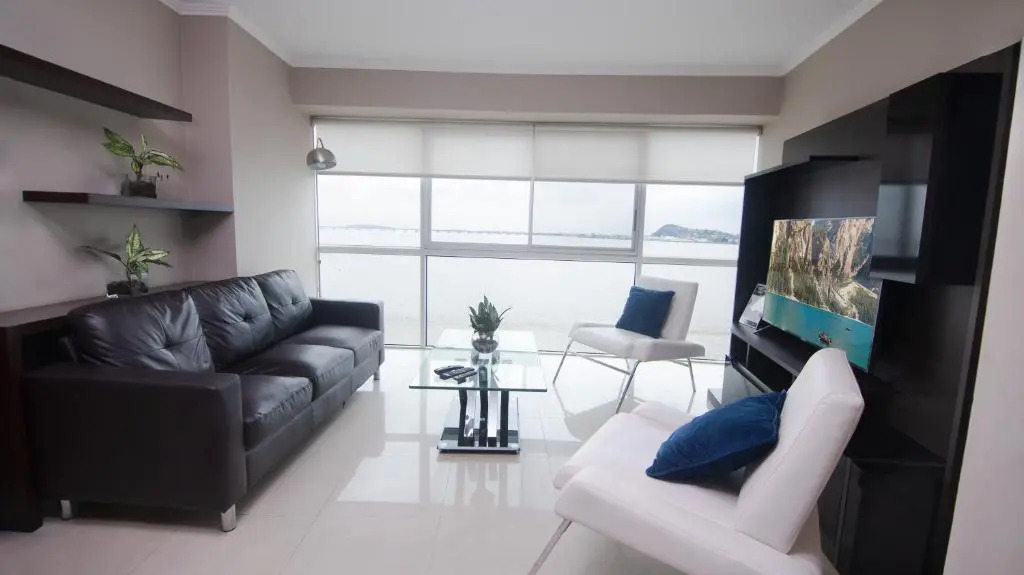 Riverfront I 1, piso 4, suite vista al rio, Puerto Santa Ana, Guayaquil