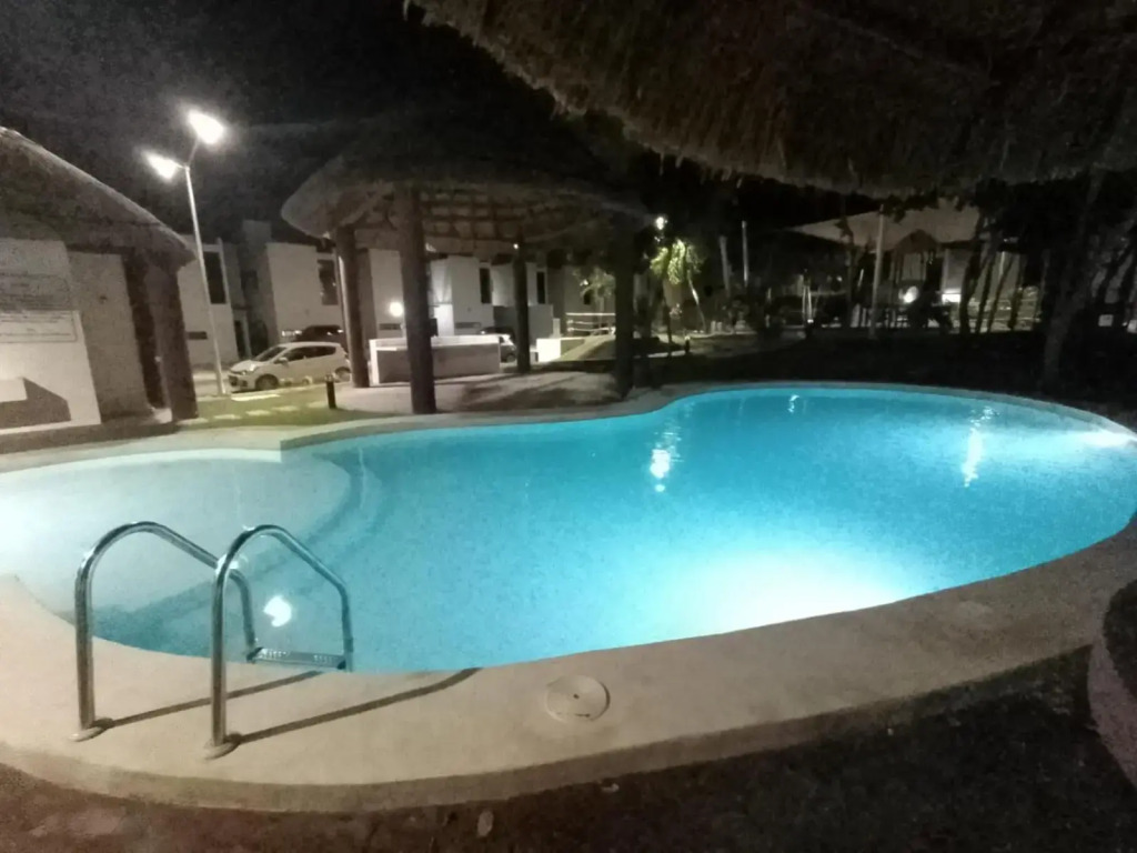 Casa en privada con alberca, Excelente para vacaciones y descanso