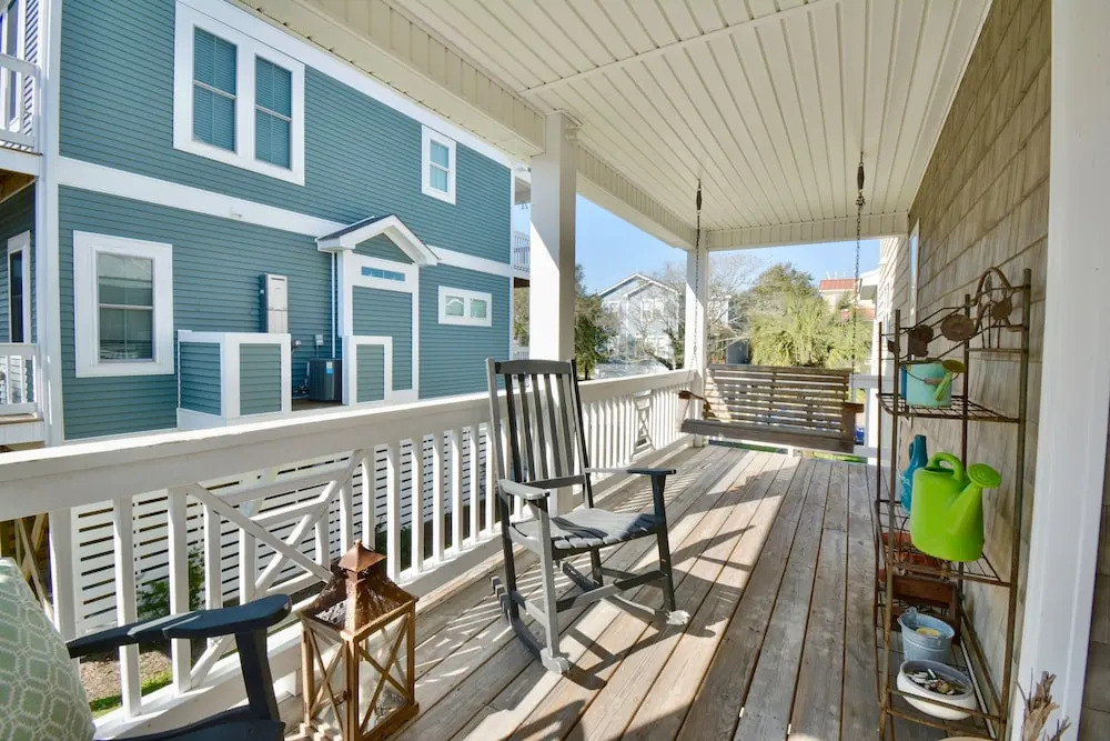 1 Block To Beach! Ocean-view Oak Island 4 Bedroom Home