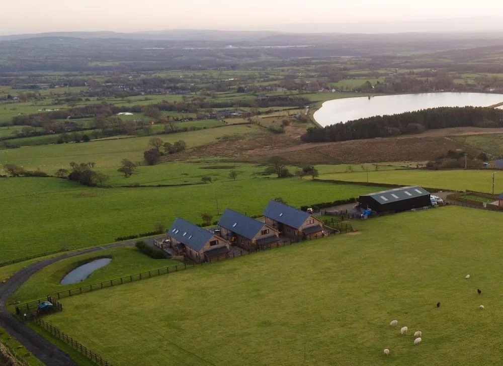 Pendle View Sleeps 8 with Hot Tub