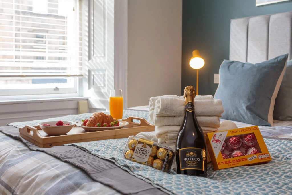 Stylish 2bed Apartment Underneath Edinburgh Castle