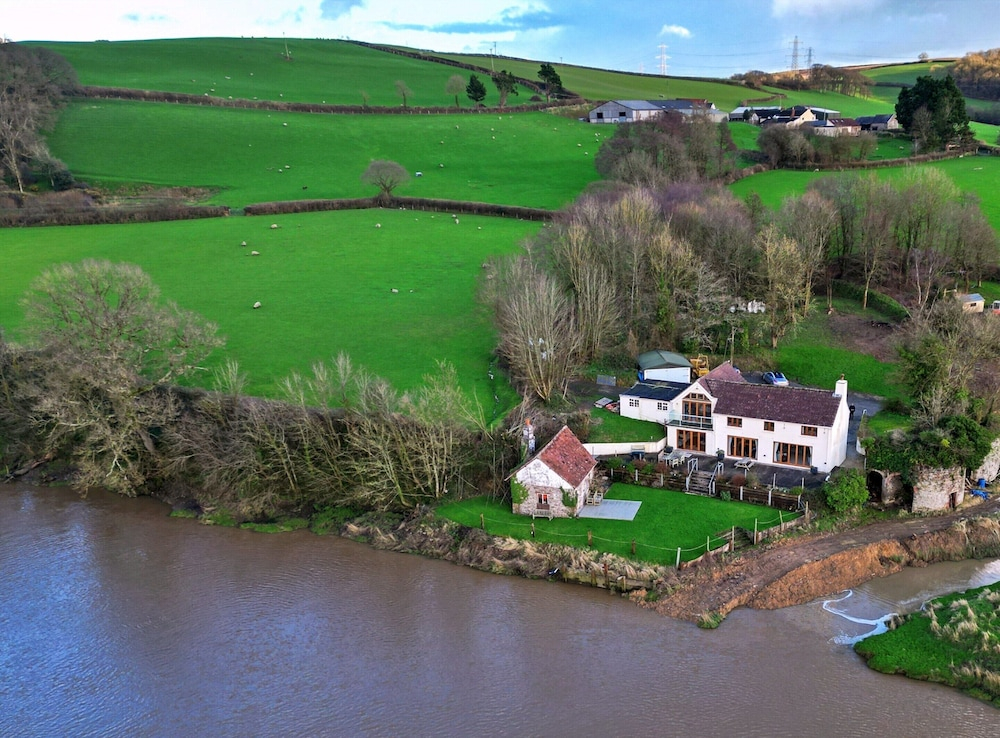 Riverside Home in Devon With Stunning Views