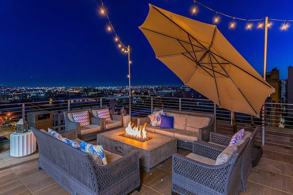 Stylish Deluxe 1BR At HWH by Oneluxstay