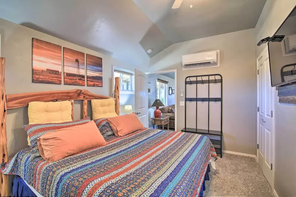 Updated Cabin w/ Fire Pit - 1 Mile From Downtown!