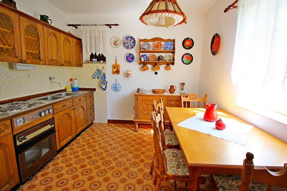 House Uzejra