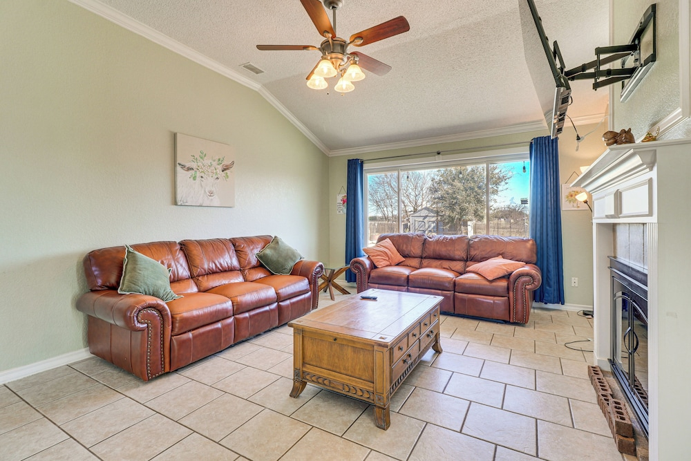 Hot Tub, Pool, & Fire Pit: Gorgeous Hutto Home