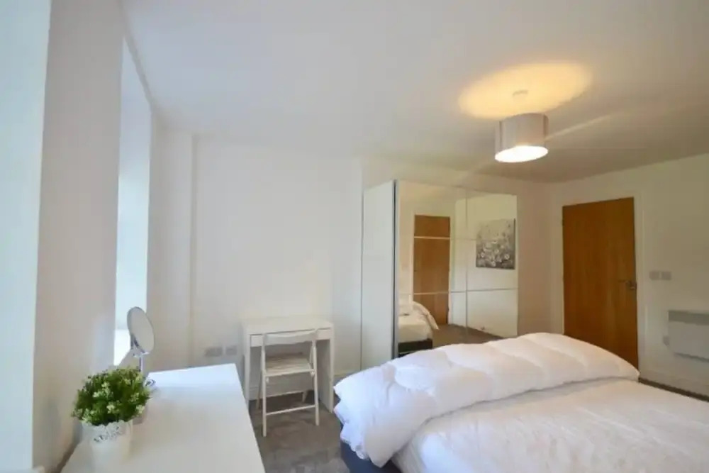 Stylish 2 Bedroom Apartment in Downtown Bristol