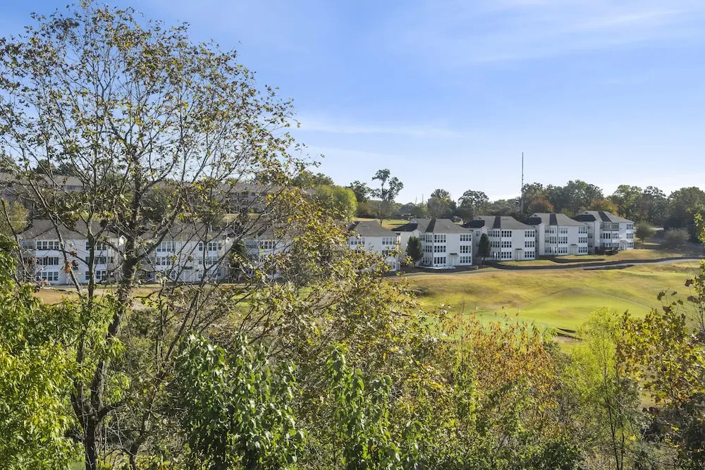Penthouse Lodge - In Heart of Ozarks!