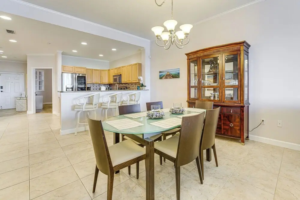 8th Floor Penthouse, Walk to Clearwater Beach