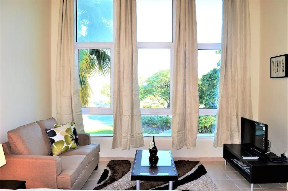 MCLN - Spacious Furnished Studio