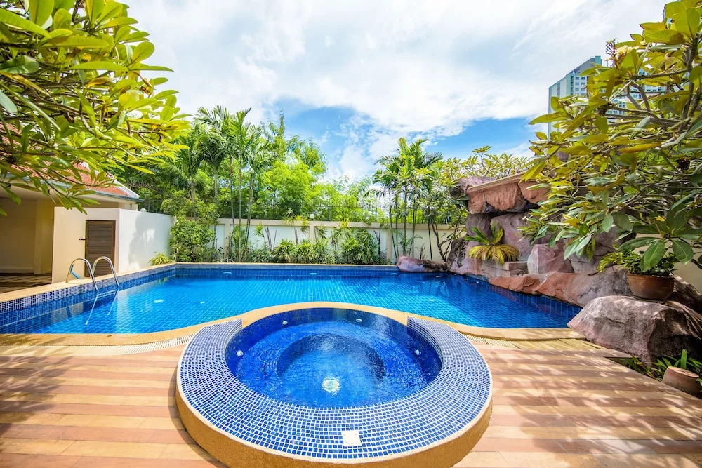 Adare Pool Villa Pattaya