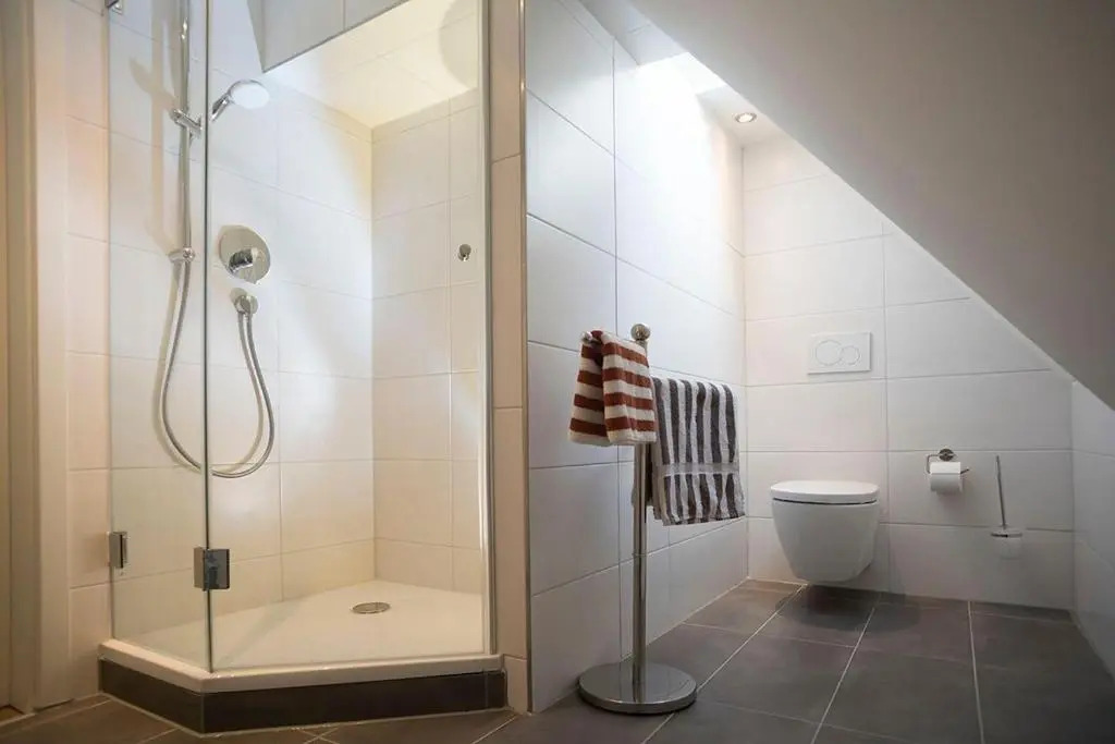 In-der-RAEUCHERKAMMER-die-Superior-Suite-ueber-den-Daechern-der-Altstadt