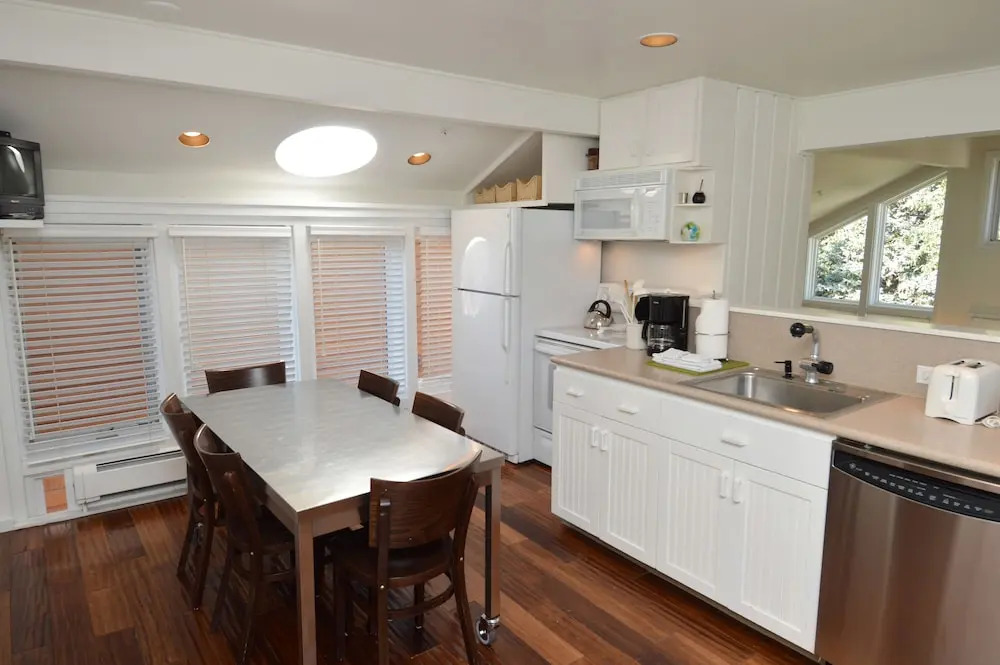 Old Hundred by Frias Properties