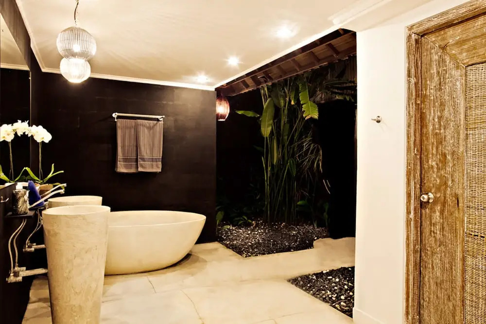 Black & White Villa