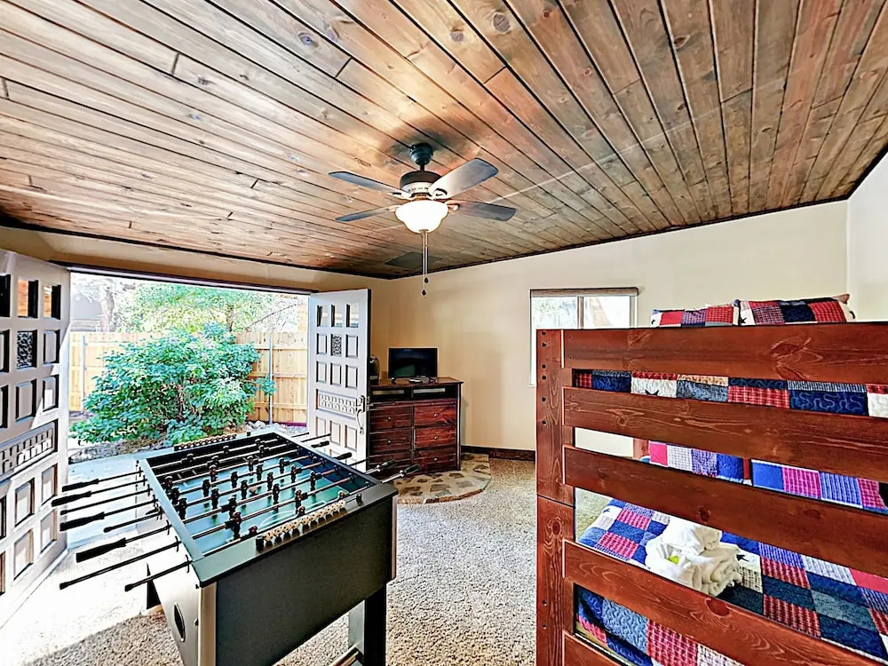 Eagle Point W/ Hot Tub - Steps To Lake! 5 Bedroom Cabin