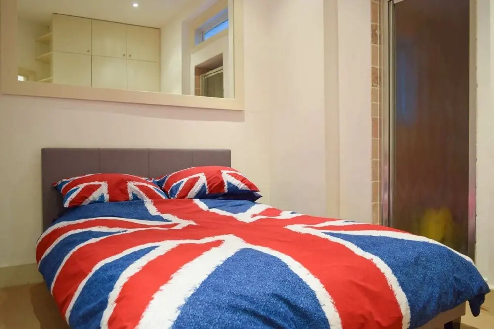 Pleasant, Intimate Flat With Backyard in Battersea