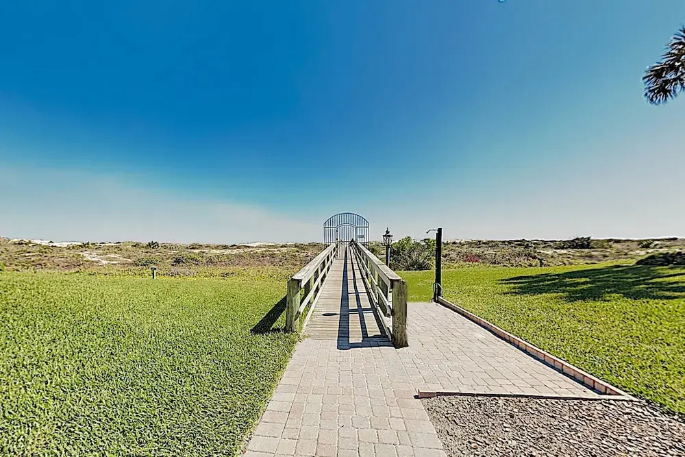 Oceanfront Community w/ Pool, Walk to Beach! condo