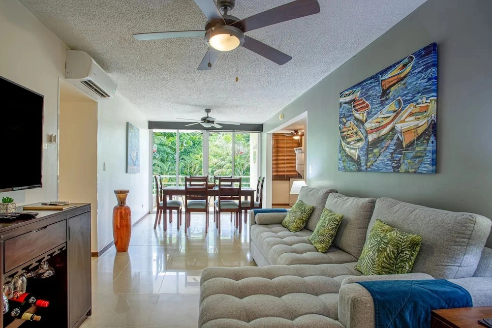 Luxury 3-bedroom Condo in Paradise