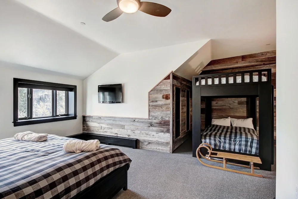 Stunning 4 Bedroom Condo Snowcloud Base Of Bachelor Gulch Condo by RedAwning