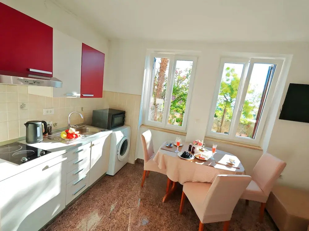 One Bedroom Apartment