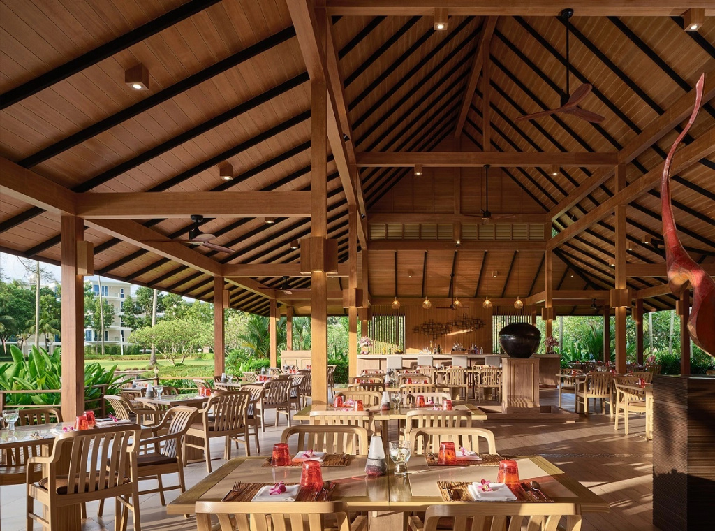 Splash Beach Resort Phuket, Family-Friendly Beachfront Resort