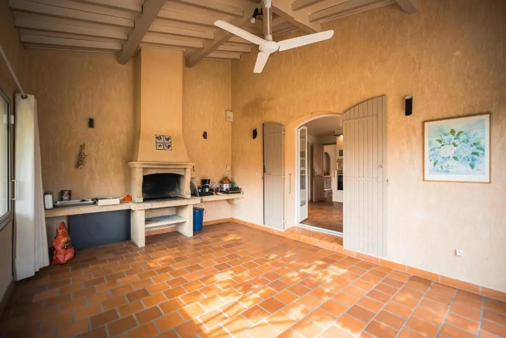 Villa Tessa for 14 people with private pool sauna and gym close to Aix en Provence