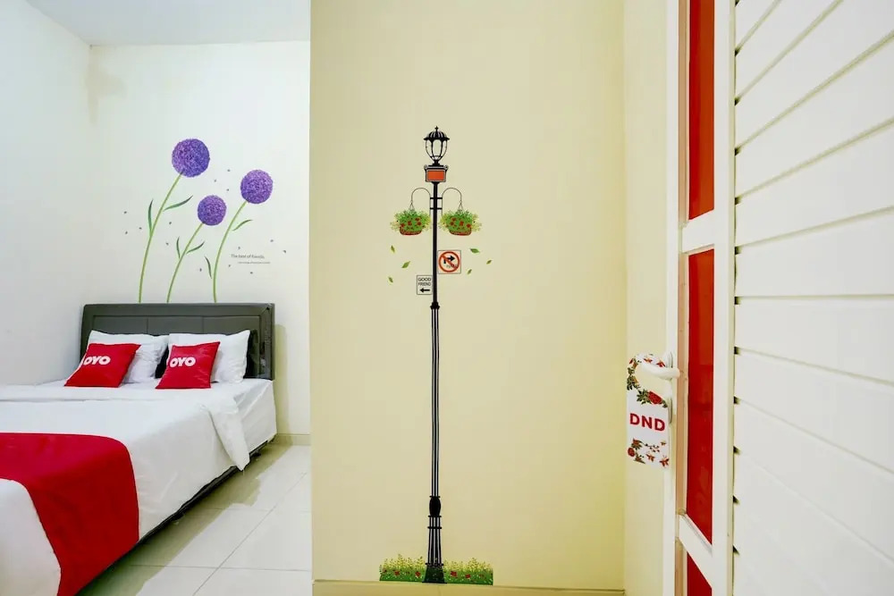 Innapp Tenggilis Family Residence by OYO Rooms