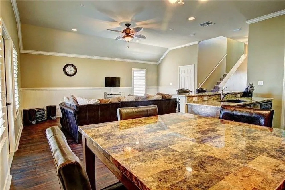 2BR 2BA Beautiful House with Ocean Views by RedAwning