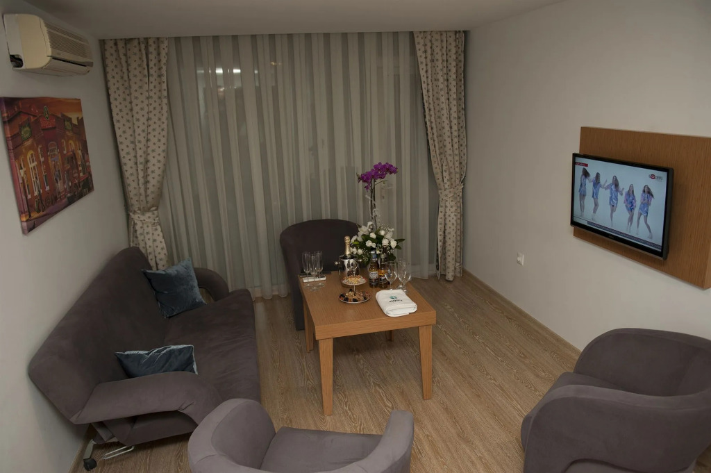 Regna Hotel