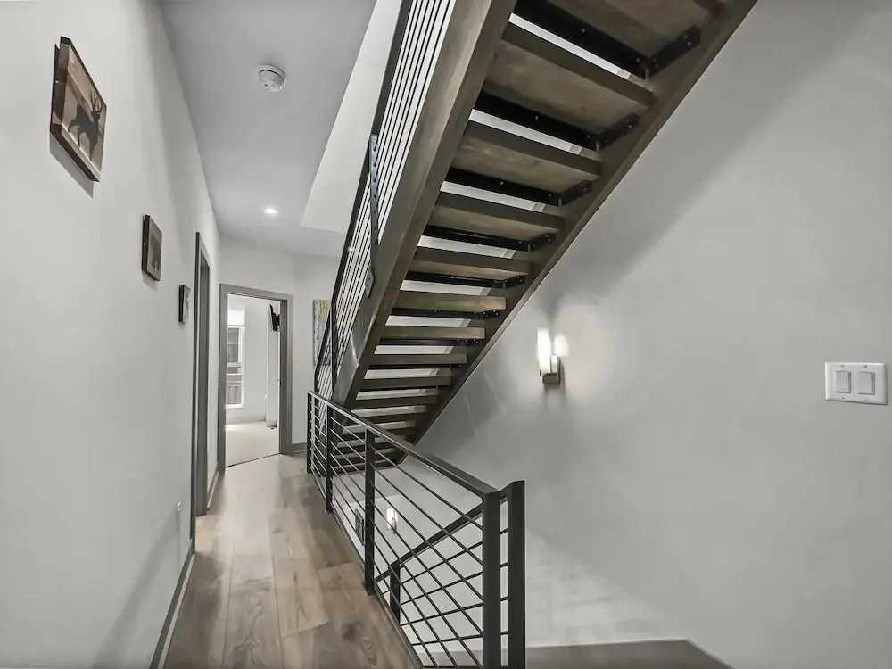 58b 2br 3ba 2 Bedroom Townhouse by RedAwning