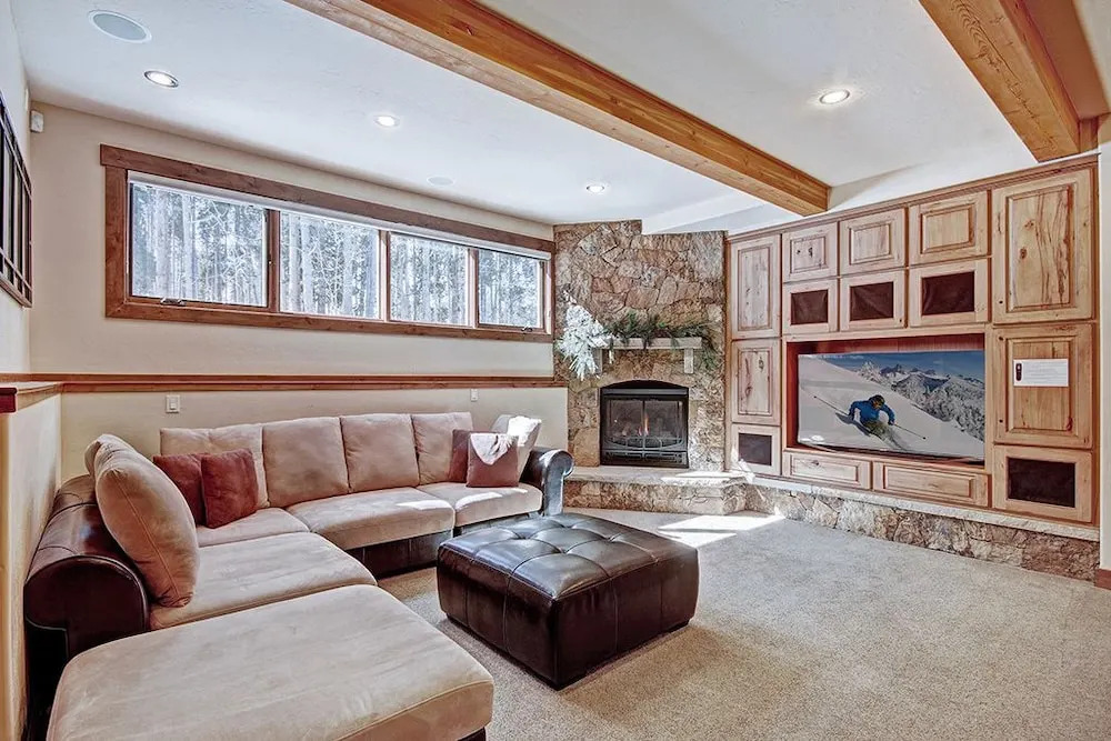 Mountain Majesty Manor