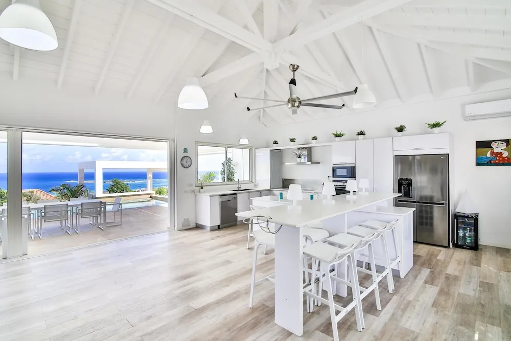 Modern Private Villa, Swimming Pool, AC, Free Wifi, Near Orient Beach, Ideal for Couples/ Families!