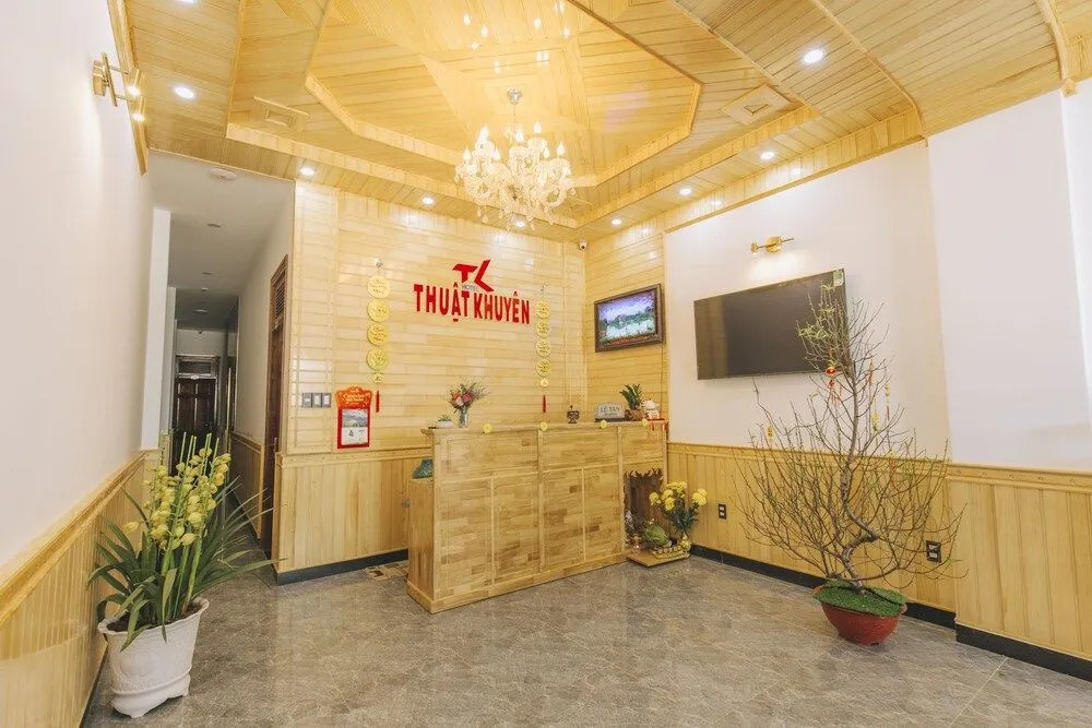 Thuat Khuyen Hotel