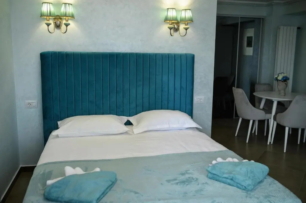 Myosotis Mamaia Studio by the Lake