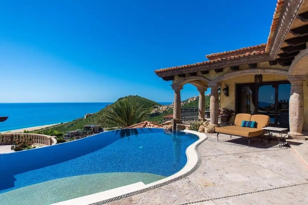 Stunning 6BD Pedregal Villa Maria