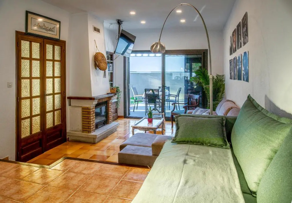 HOUSE APARTMENT LESCALA