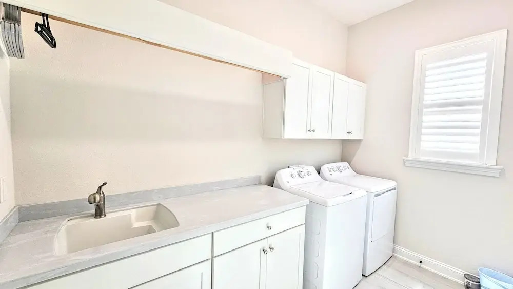 New Custom House! Private, Clean, Safe! Walk to the Beach!